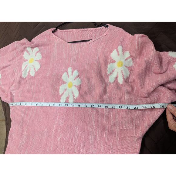 Cheerful pink knit sweater w/daisy graphic intentionally distressed size M (6) - Picture 5 of 7
